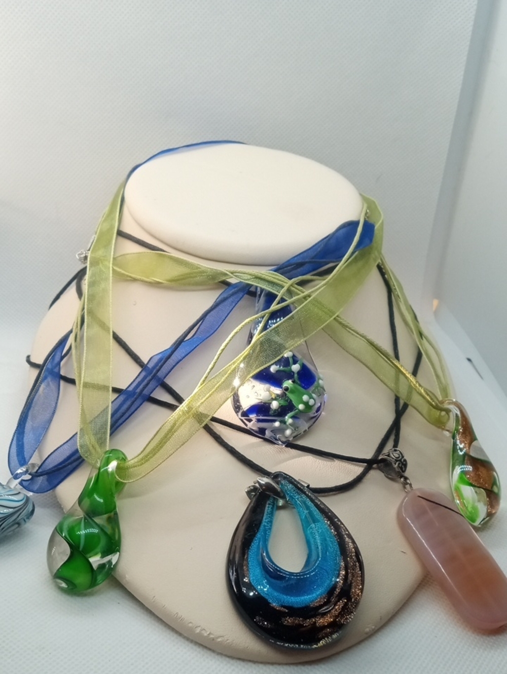ARTISAN GLASS FROG ON A RAINDROP - Picture 5 of 10